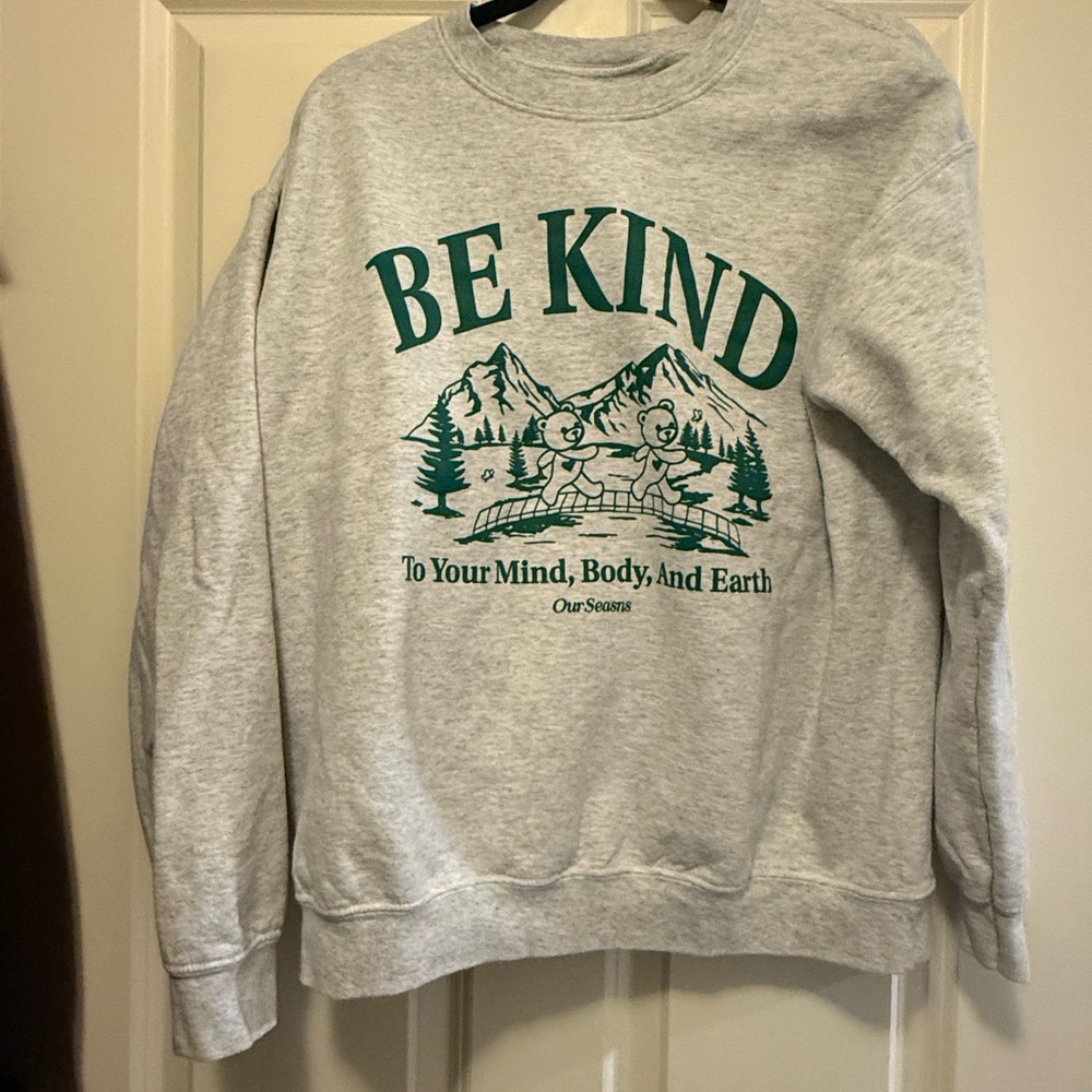 Gray 'Be Kind' Graphic Sweatshirt